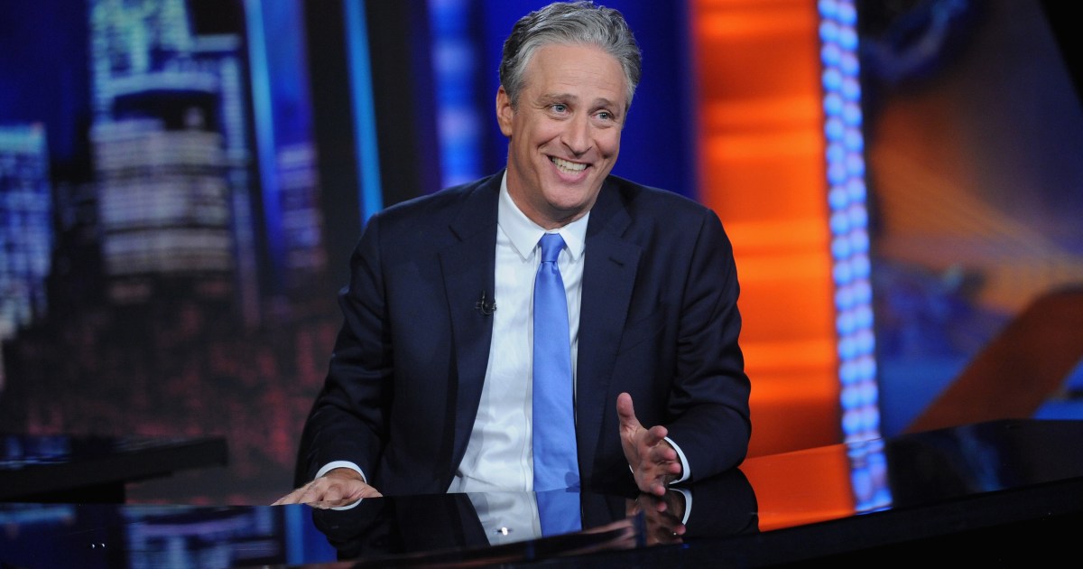 Jon Stewart annonce la mort du chien de la famille dans son émission « The Daily Show ».