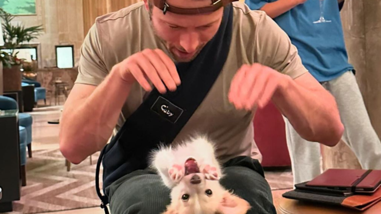 Comment Anthony Ramos, la star de Twisters, a incité Glen Powell à prendre un chien