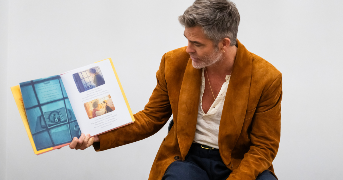 Chris Pine révèle 3 choses que son Pit Bull de sauvetage lui a apprises