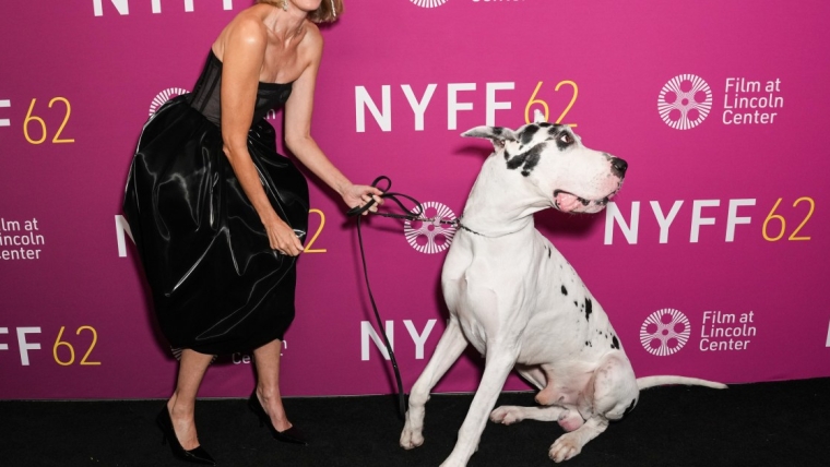 Naomi Watts et sa coprotagoniste Canina se font remarquer lors de la présentation de ‘The Friend’ au NYFF