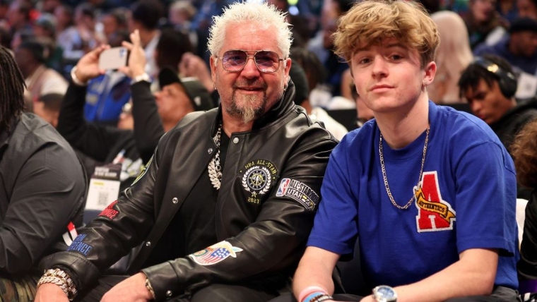 Le chef Guy Fieri et son fils Ryder rendent un hommage émouvant au chien décédé de la famille