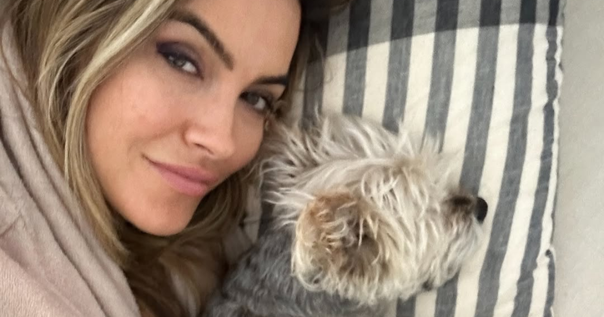 Chrishell Stause pleure la perte d’un chien de sauvetage par un message émouvant