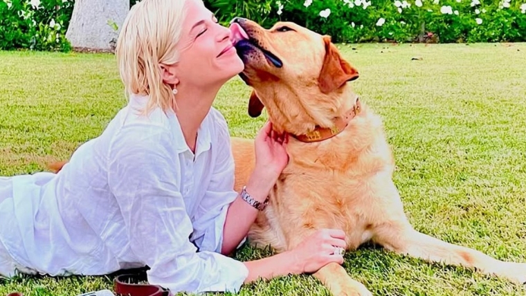 Pourquoi Selma Blair a-t-elle un chien d’assistance, Scout ?