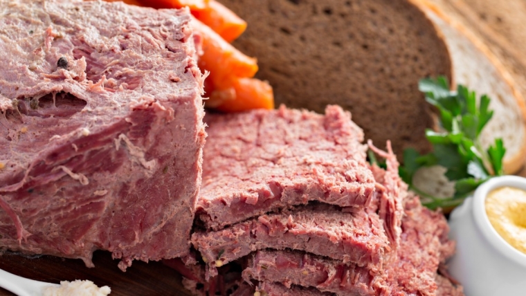Les chiens peuvent-ils manger du corned beef ? Le corned-beef est-il sans danger pour les chiens ?