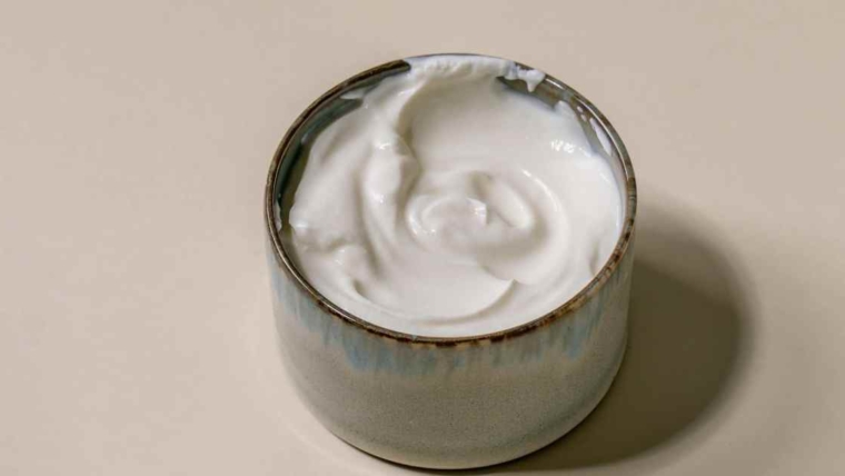 Les chiens peuvent-ils manger de la crème aigre ? La crème sure est-elle sans danger pour les chiens ?